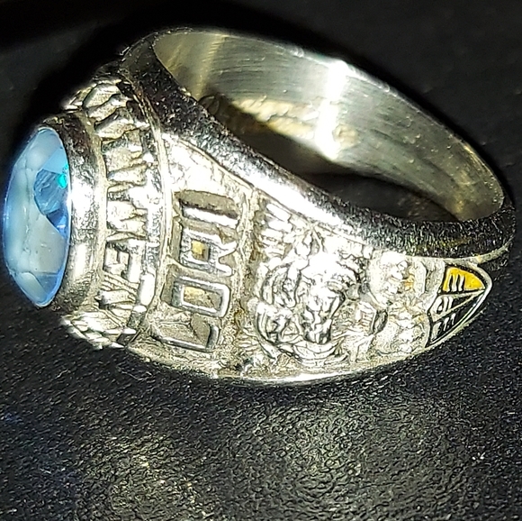 1981 Class ring - Picture 5 of 5